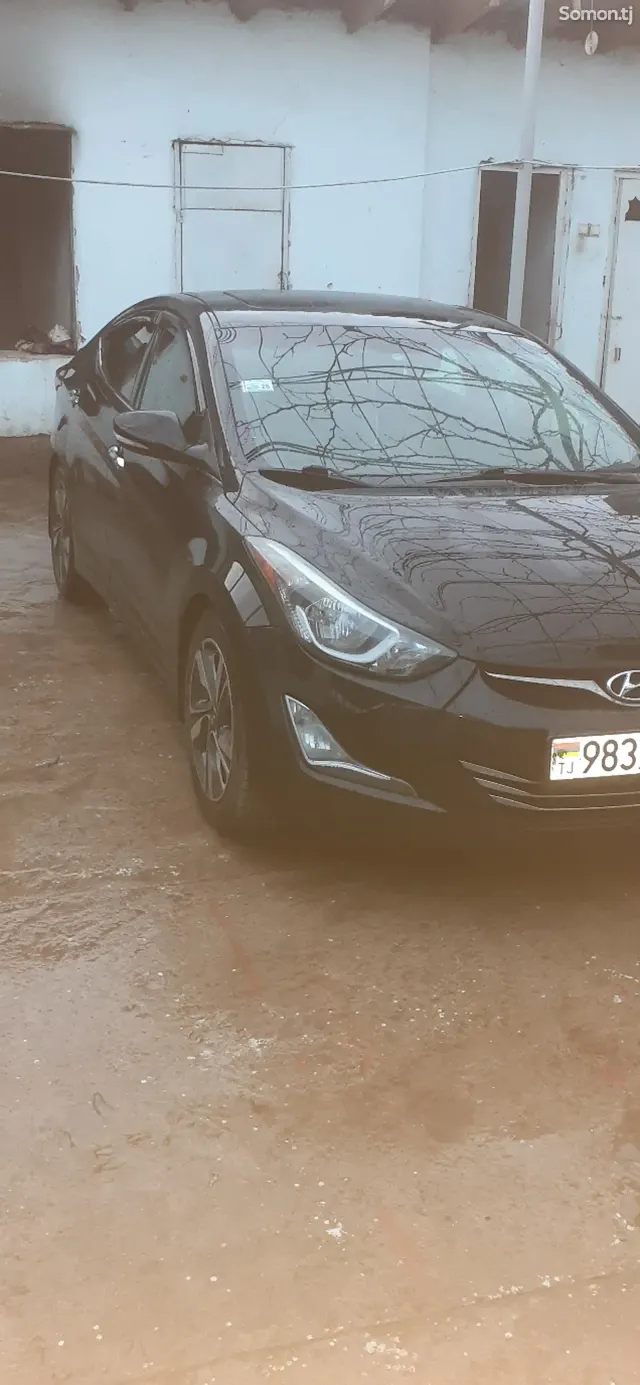 Hyundai Elantra 2014 · 1.8 AT