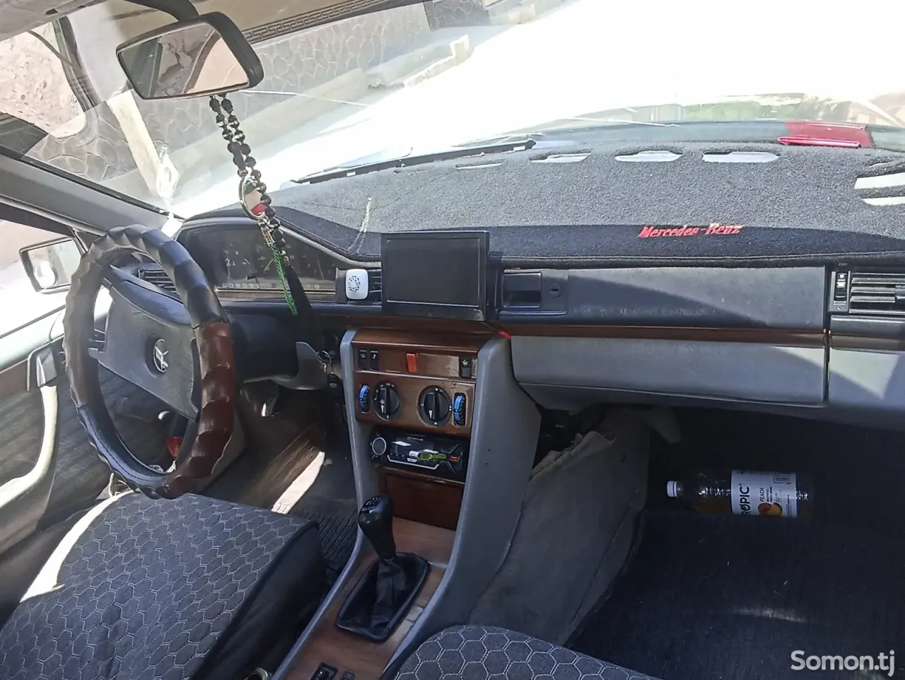 Mercedes-Benz W124 1991 · 2.0 MT