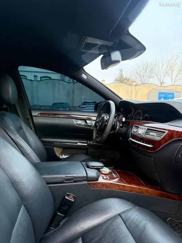 Mercedes-Benz S class 2011 · 5.5 AT