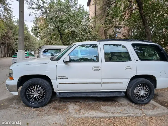 Chevrolet Tahoe 2004 · 5.3 AT
