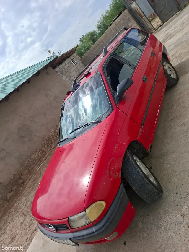Opel Astra F 1995 · 1.6 MT