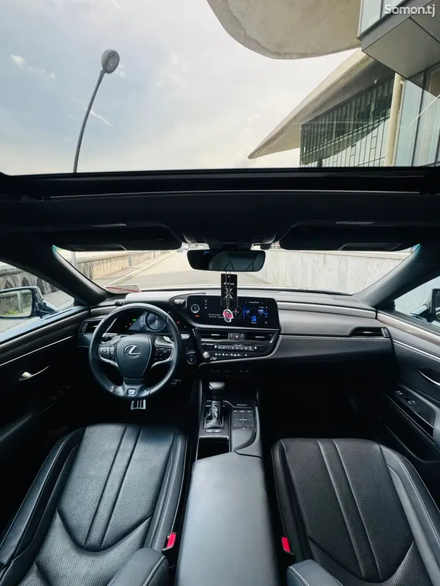 Lexus ES series 2023 · 2.5 AT