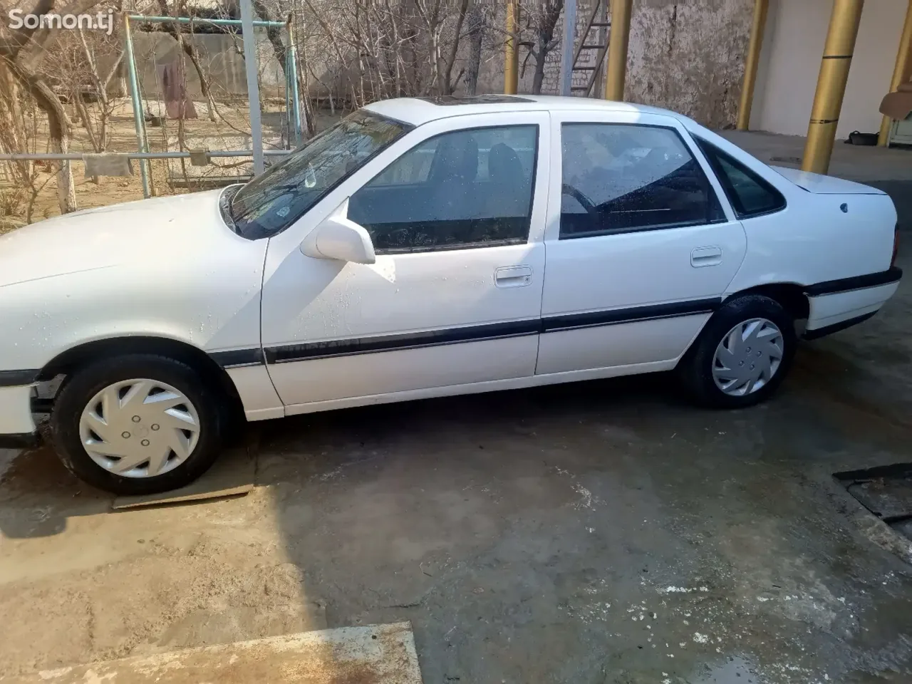Opel Vectra A 1992 · 1.6 MT