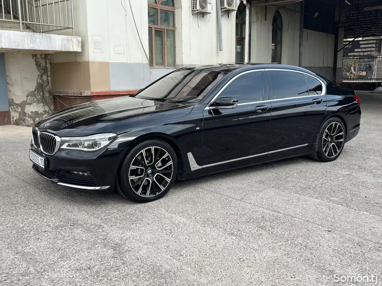 BMW 7 series 2016 · 3.0 AT