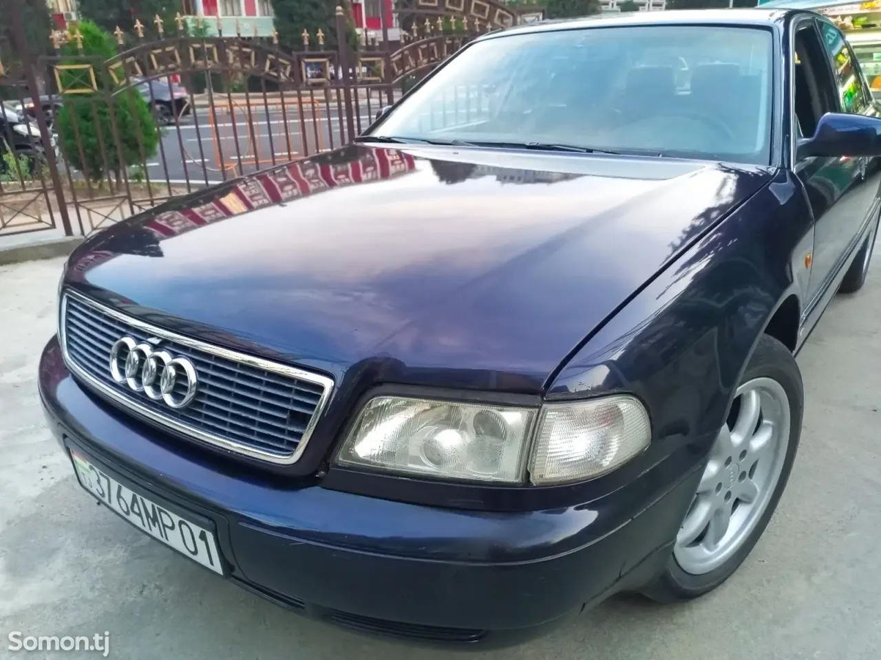 Audi A8 1995 · 3.7 MT