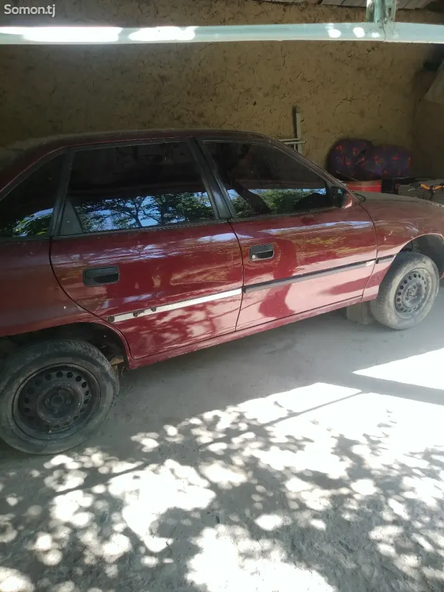 Opel Astra F 1996 · 1.6 MT