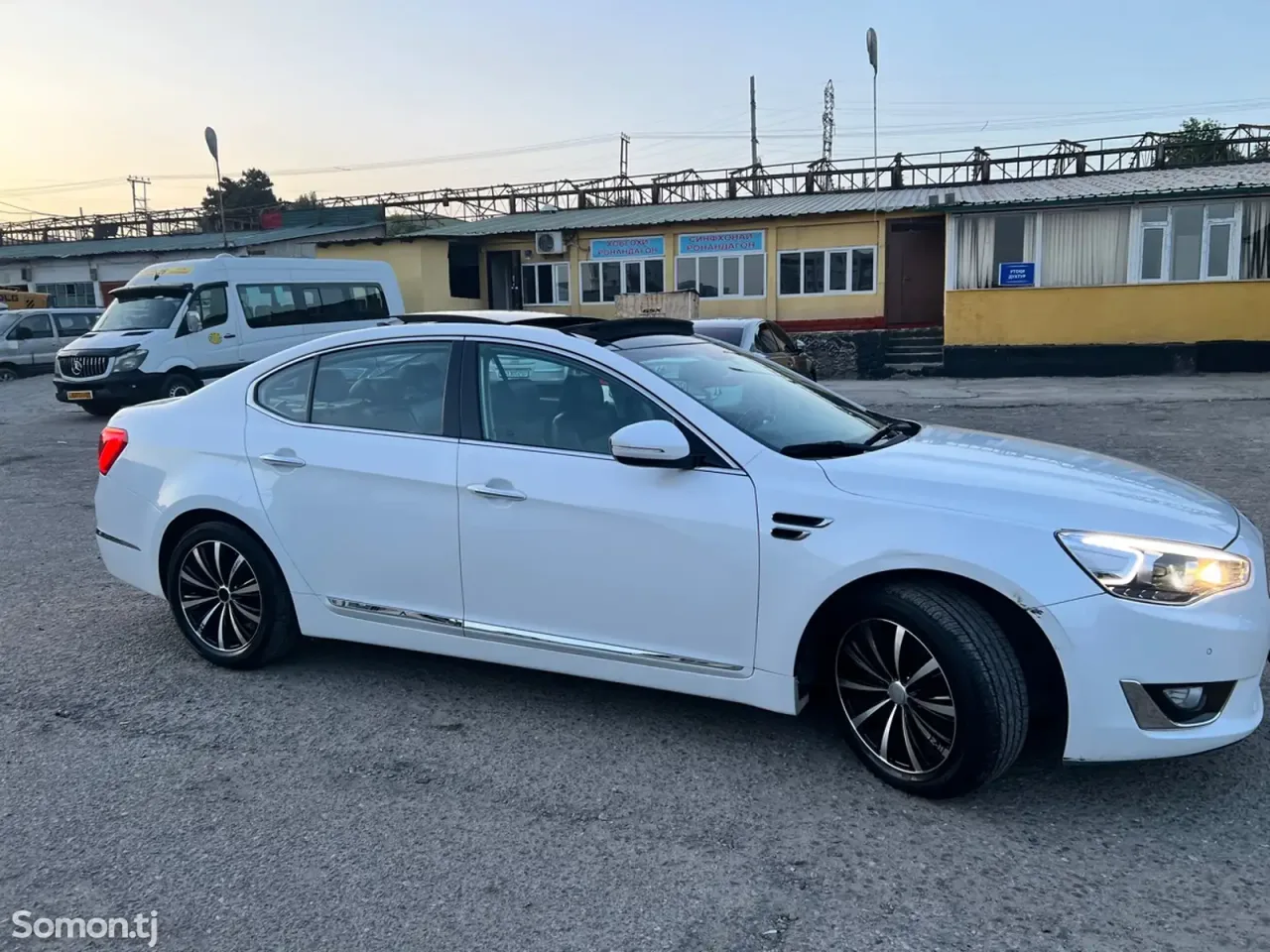 Kia K7 2015 · 2.4 AT