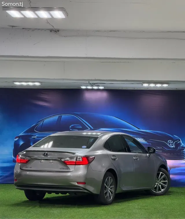 Lexus ES series 2016 · 2.5 AT