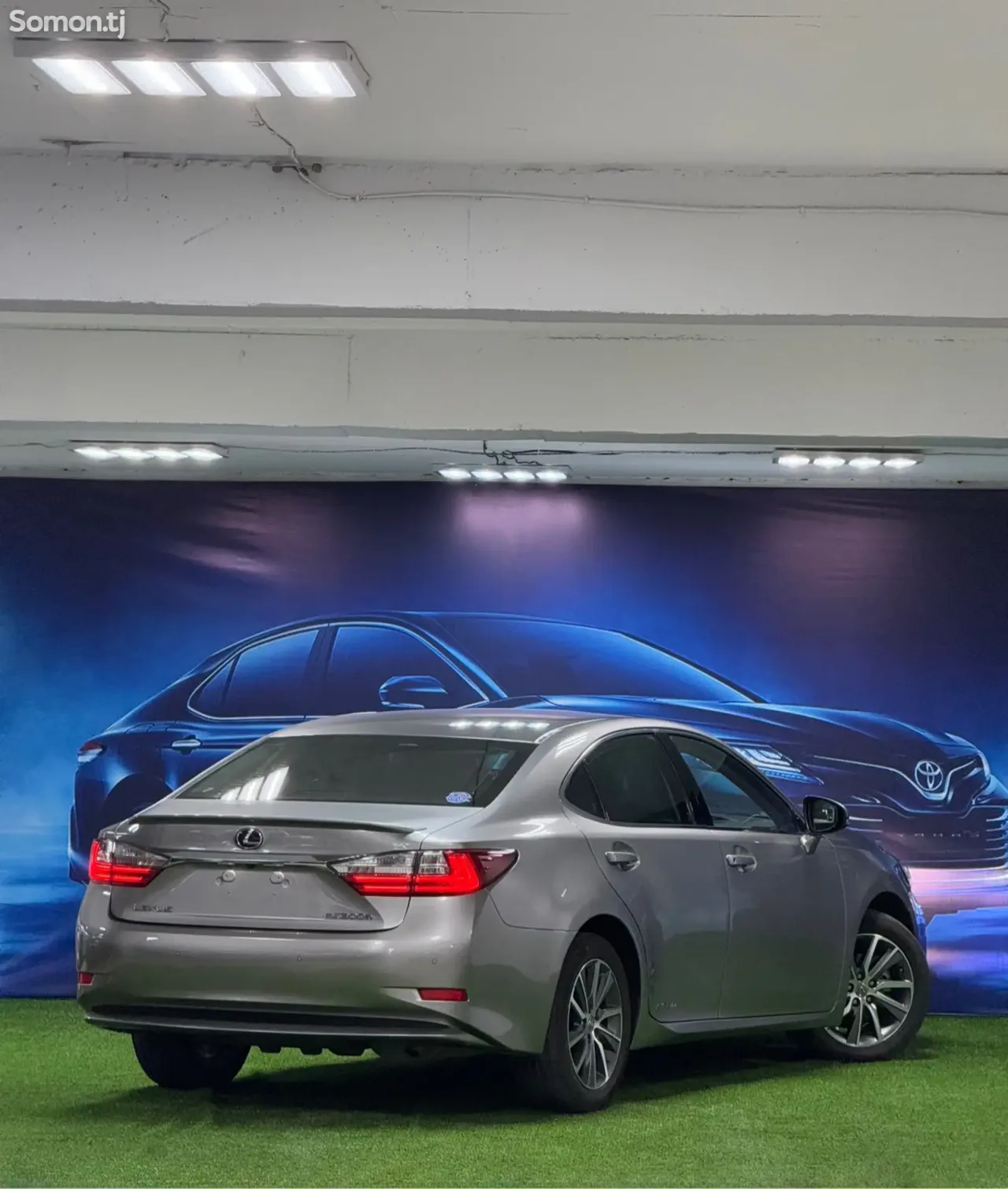 Lexus ES series 2016 · 2.5 AT