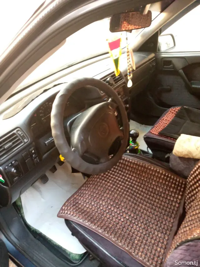 Opel Vectra A 1995 · 1.6 MT