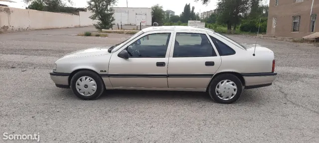 Opel Vectra A 1992 · 1.6 MT