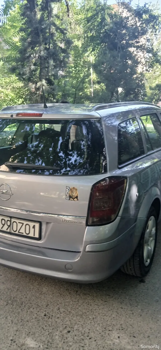 Opel Astra H 2006 · 1.6 MT