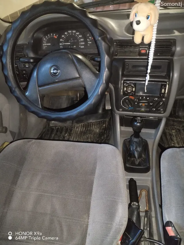 Opel Astra F 1993 · 1.8 MT