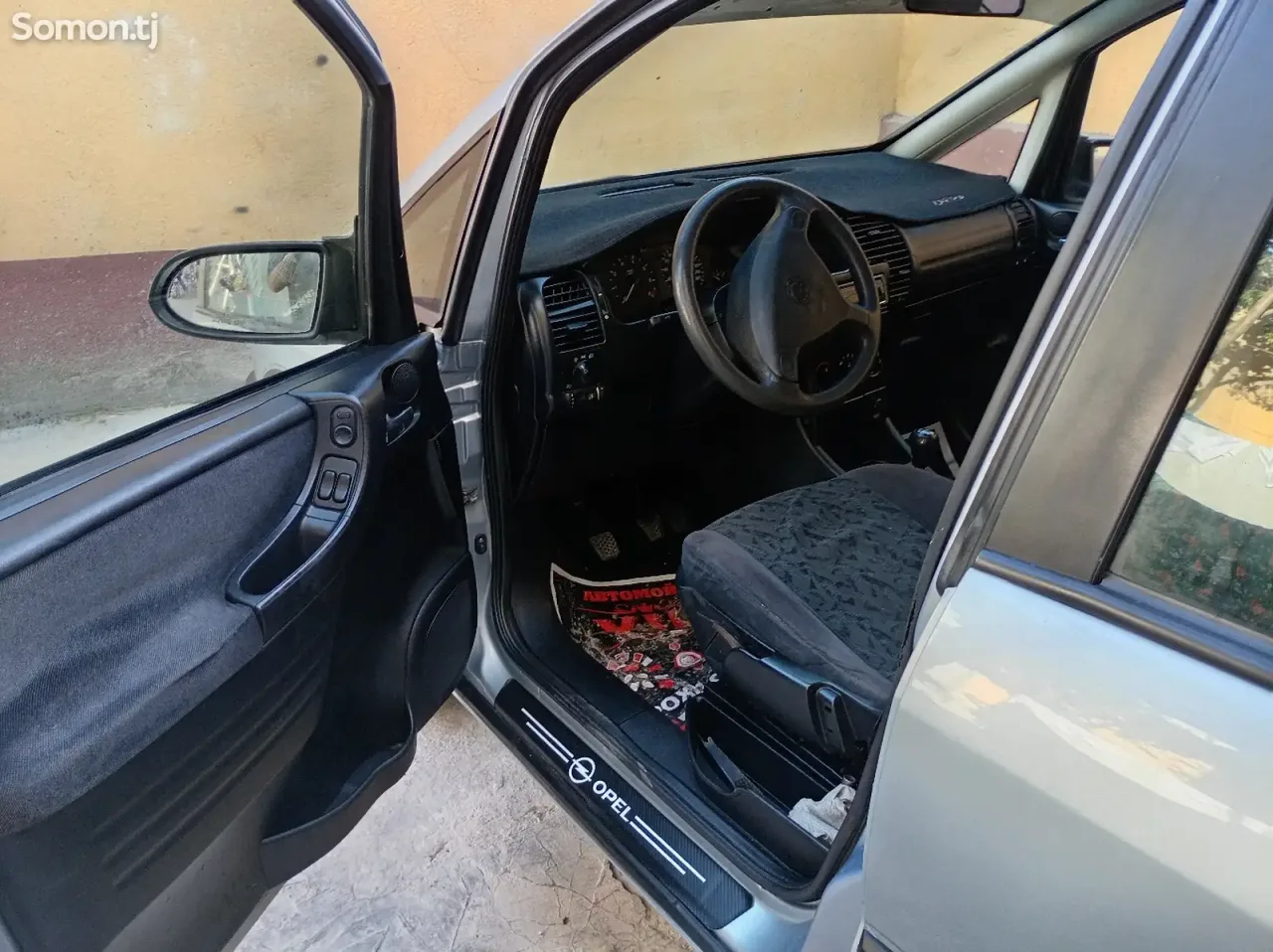 Opel Zafira 1999 · 1.8 MT