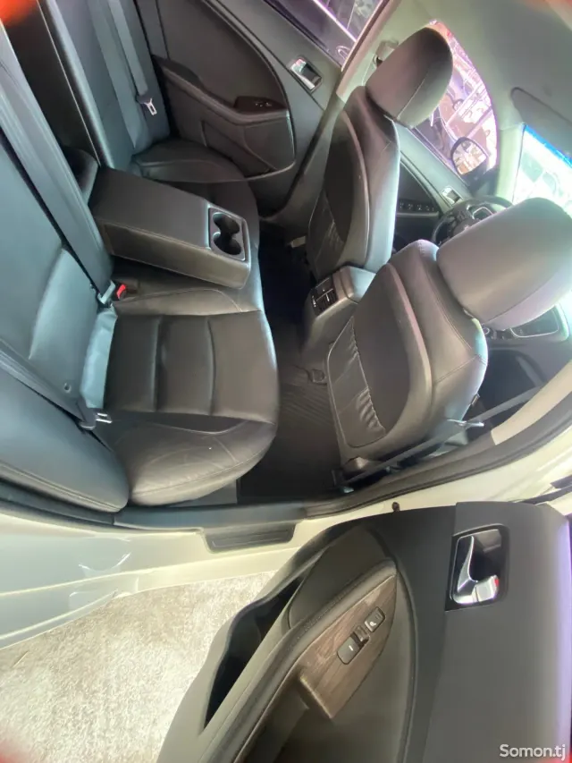 Kia K5 2015 · 2.0 AT