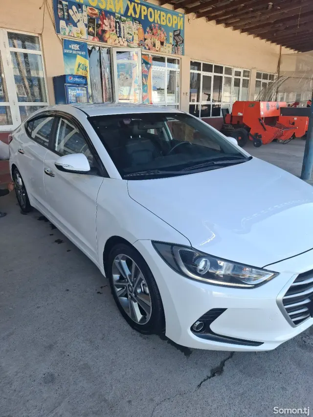 Hyundai Avante 2015 · 1.6 AT