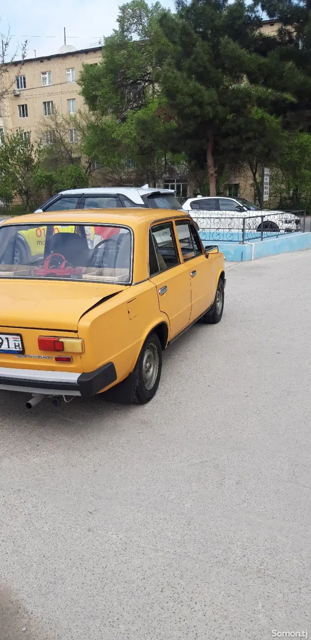Lada (ВАЗ) 2101 1980 · 1.3 MT