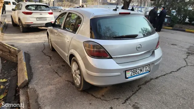 Opel Astra H 2009 · 1.7 MT
