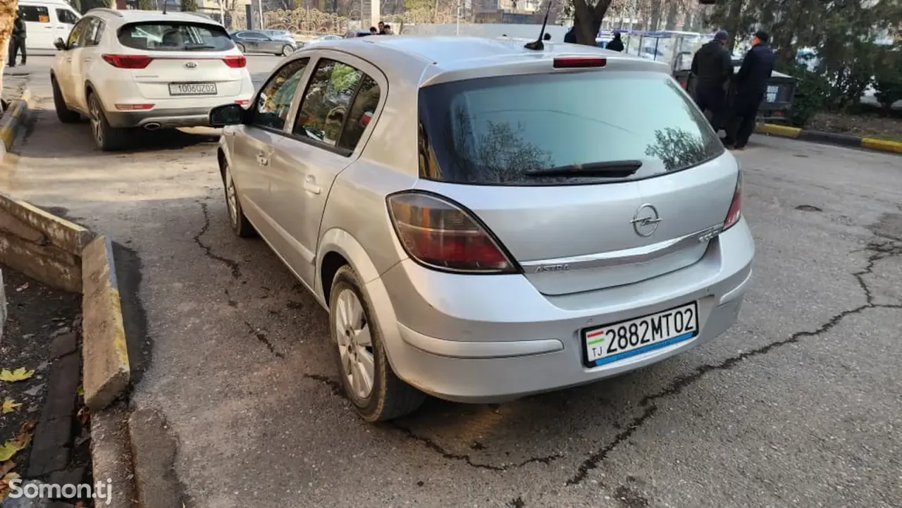 Opel Astra H 2009 · 1.7 MT