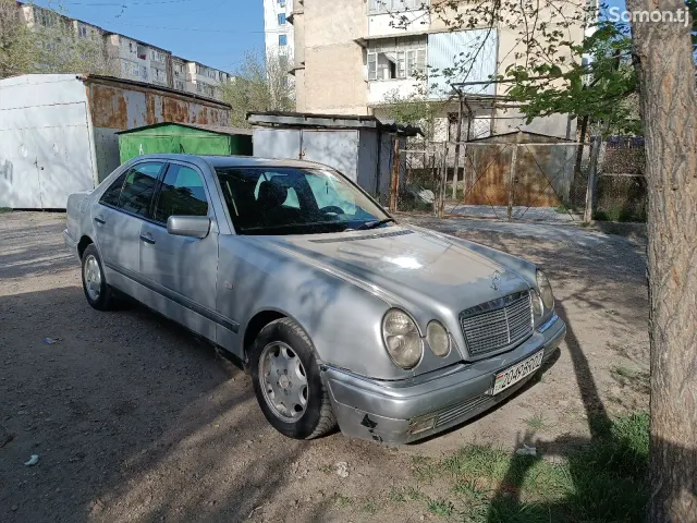 Mercedes-Benz E class 1997 · 2.2 MT