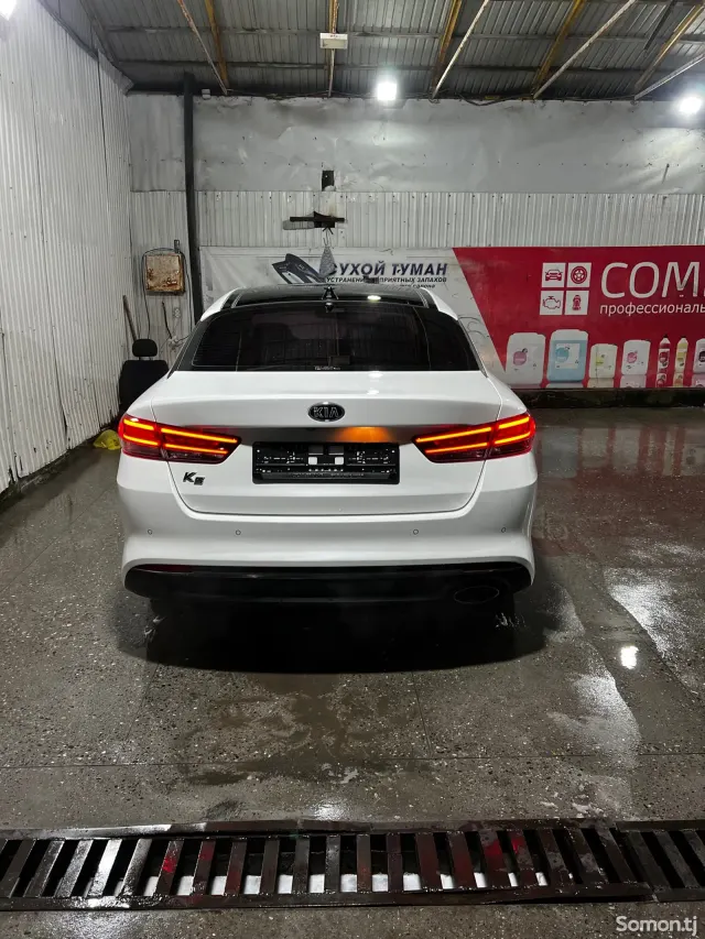 Kia K5 2015 · 2.0 AT