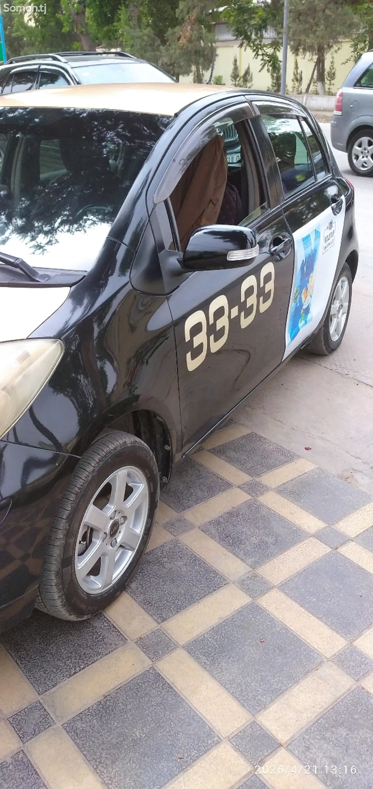 Toyota Vitz 2010 · 1.1 AT
