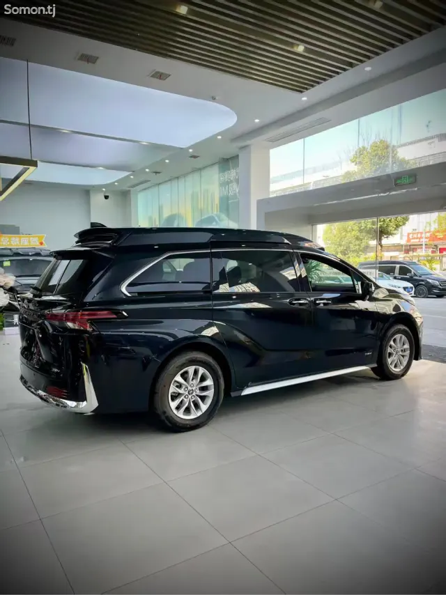 Toyota Granvia 2025 · 2.5 AT
