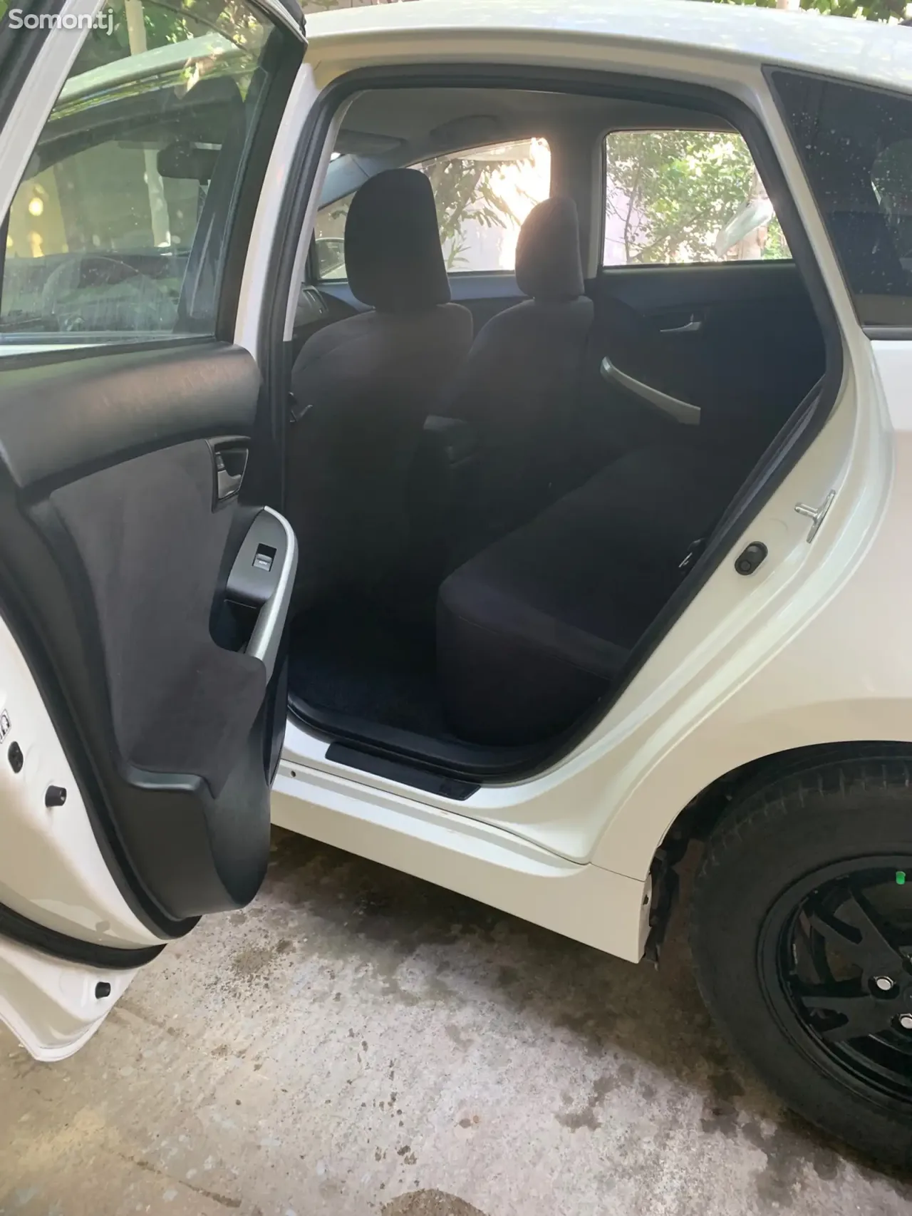 Toyota Prius 2014 · 1.8 AT