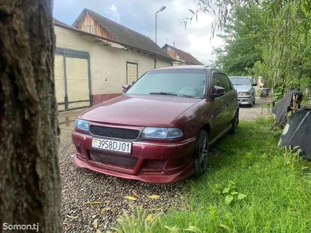 Opel Astra F 1996 · 1.6 MT