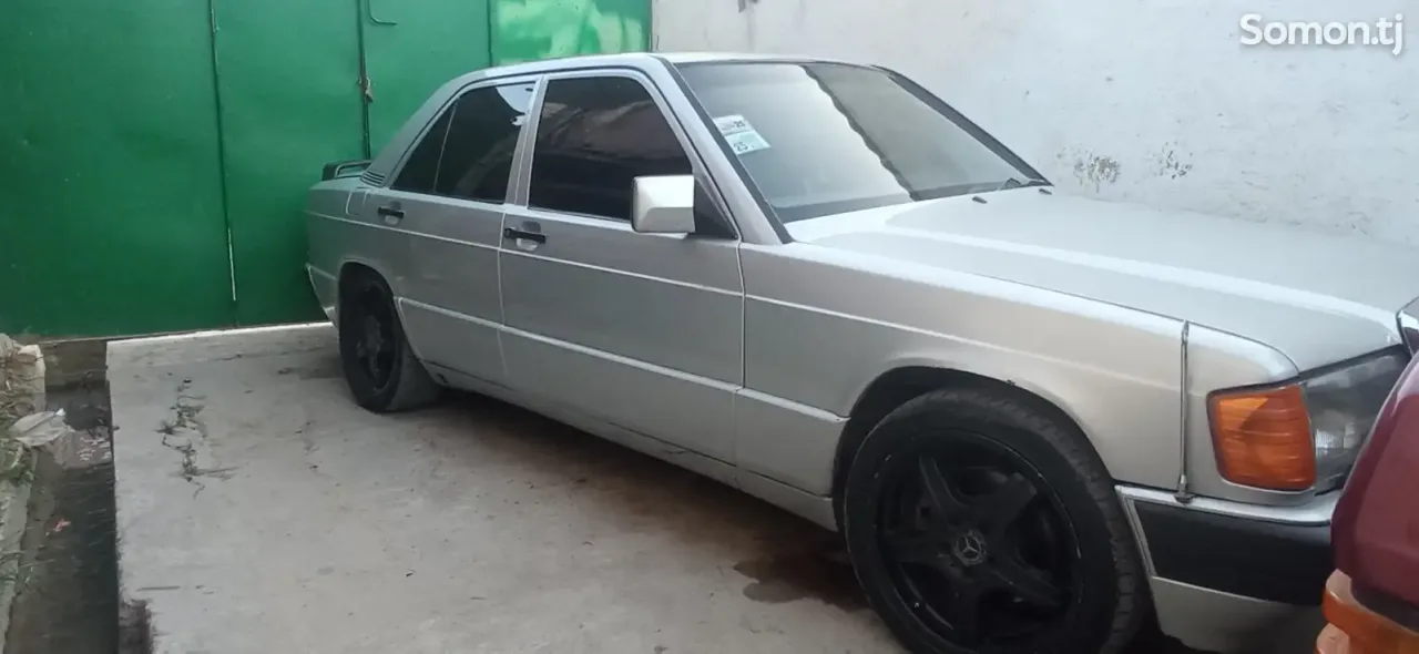 Mercedes-Benz W201 1990 · 2.3 MT