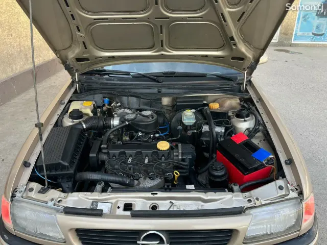 Opel Astra F 1997 · 1.6 MT