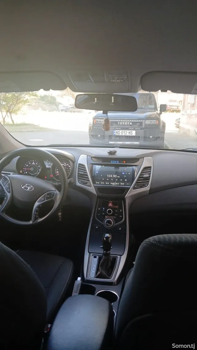 Hyundai Elantra 2014 · 1.8 AT