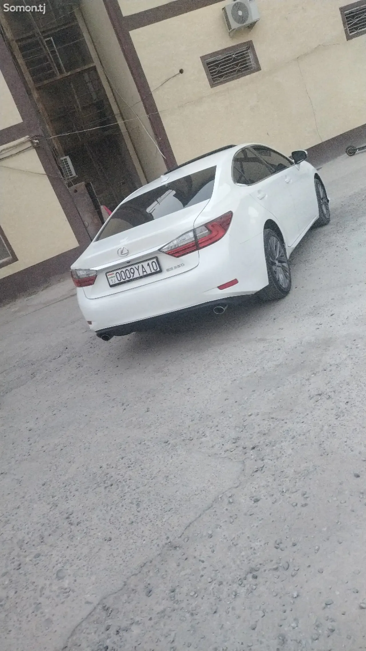 Lexus ES series 2015 · 3.5 AT