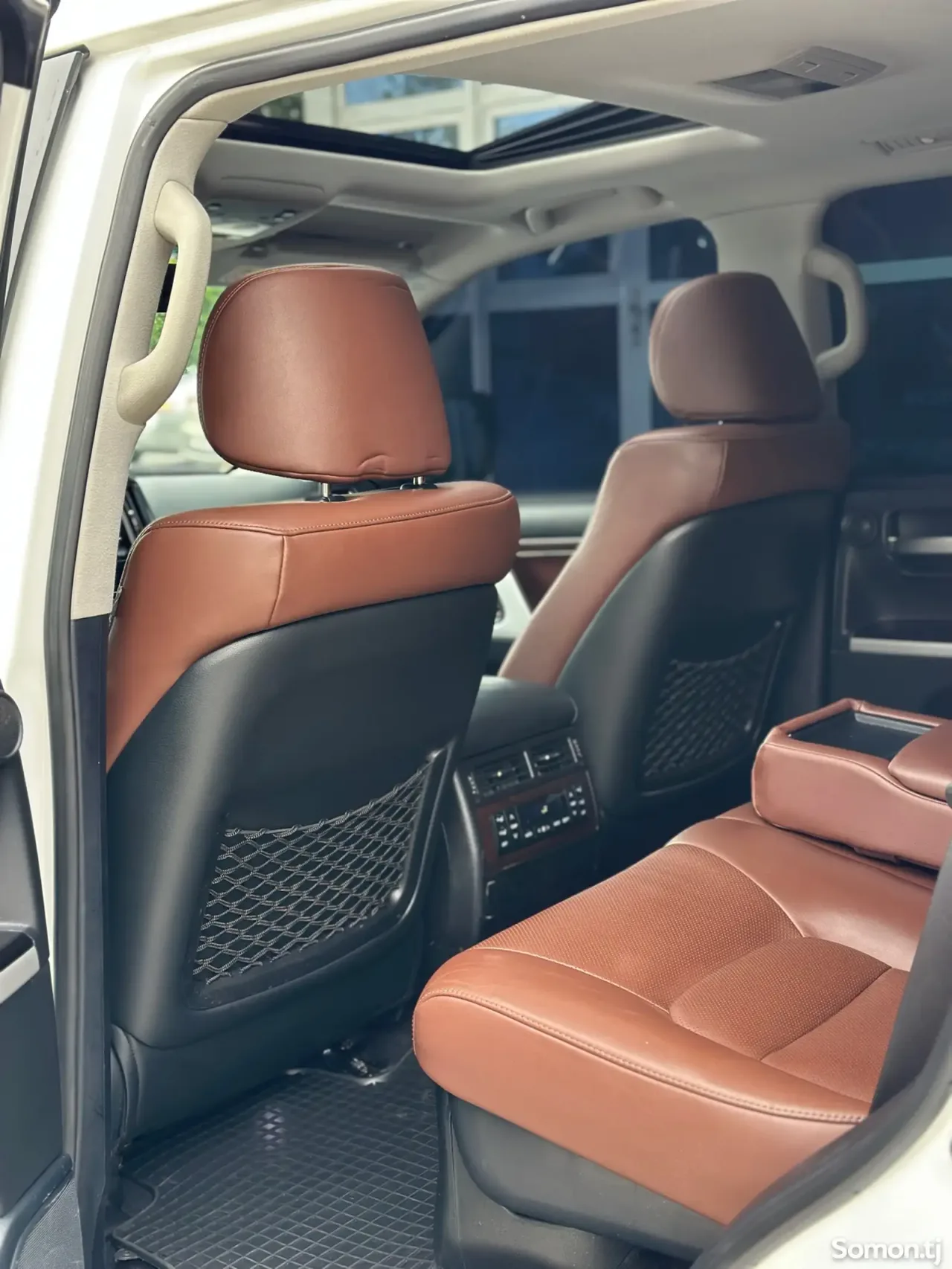 Toyota Land Cruiser 2018 · 4.6 AT