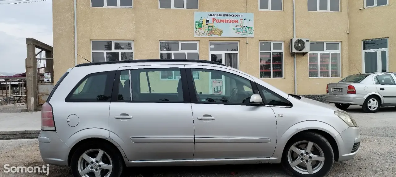 Opel Zafira 2006 · 1.9 AT