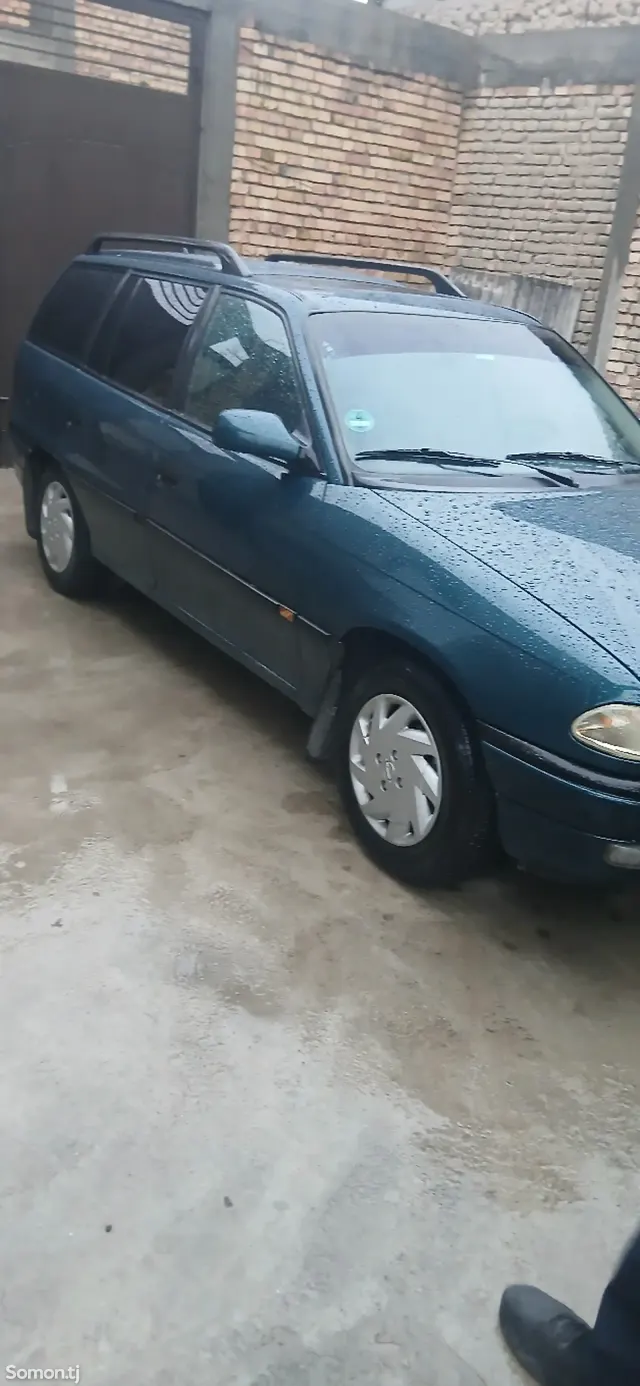 Opel Astra F 1995 · 1.6 MT