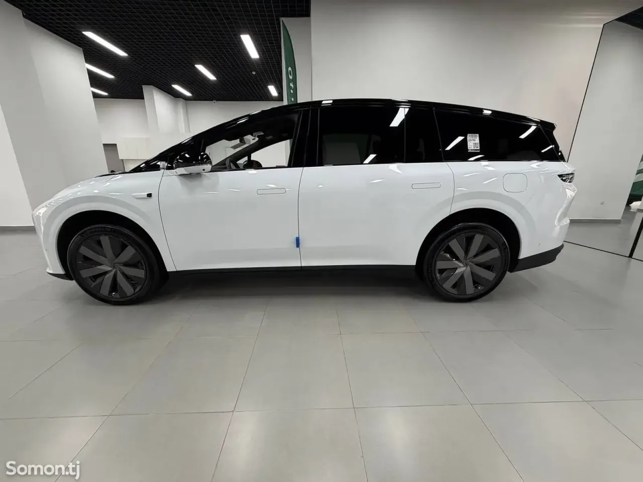 Li Auto (Lixiang) i8 2025 · AT