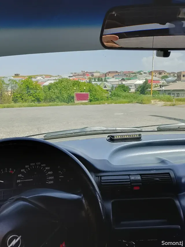 Opel Astra F 1992 · 1.6 MT