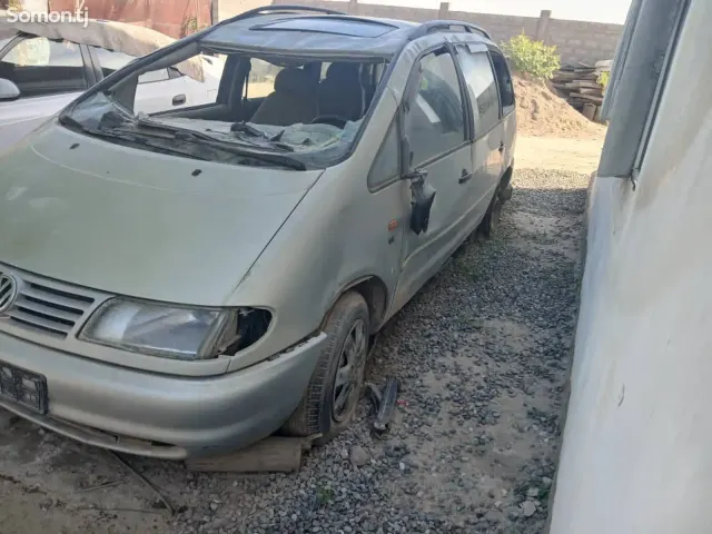 Volkswagen Sharan 1997 · 1.8 MT