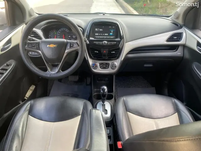 Chevrolet Spark 2015 · 1.0 AT