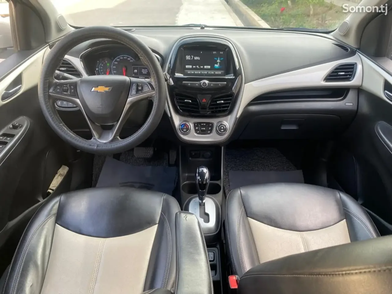Chevrolet Spark 2015 · 1.0 AT