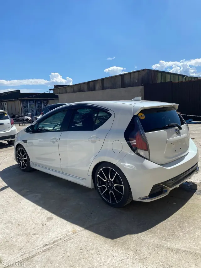 Toyota Aqua 2016 · 1.5 AT