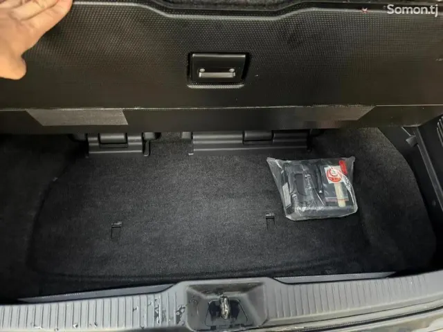 Toyota Estima 2014 · 2.4 AT