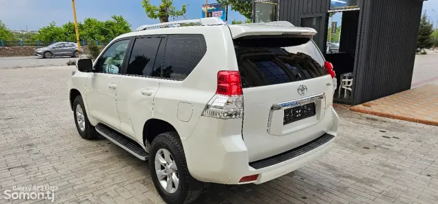 Toyota Land Cruiser Prado 2012 · 2.7 AT