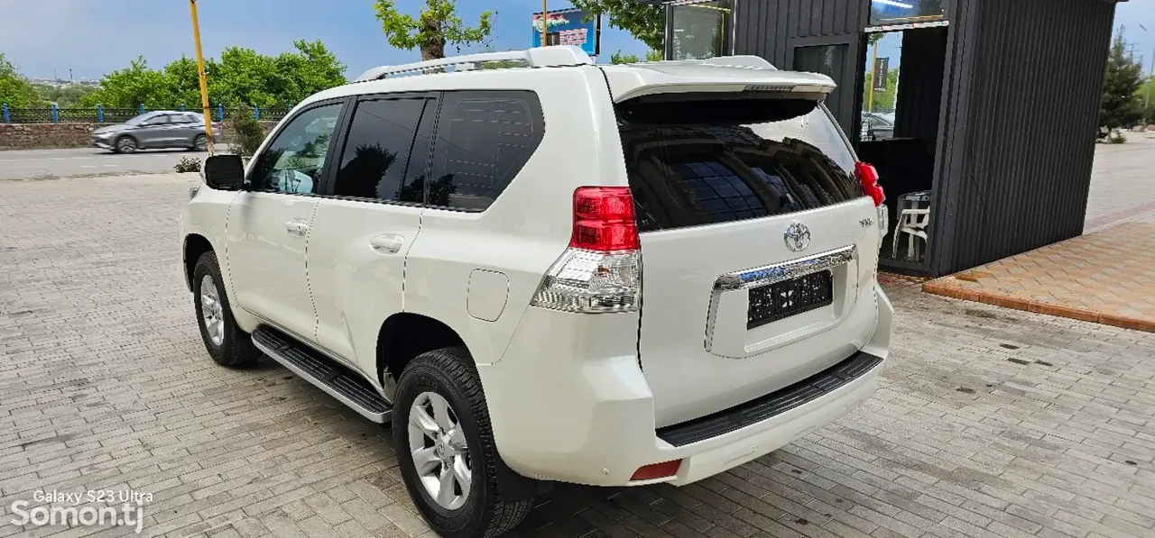 Toyota Land Cruiser Prado 2012 · 2.7 AT