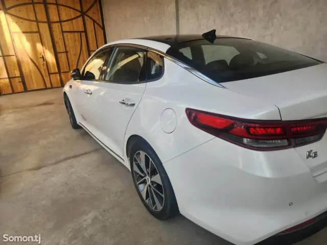 Kia K5 2016 · 2.0 AT