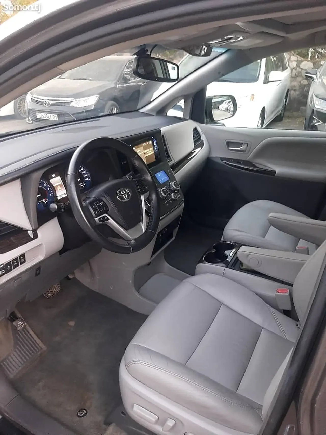 Toyota Sienna 2017 · 3.5 AT