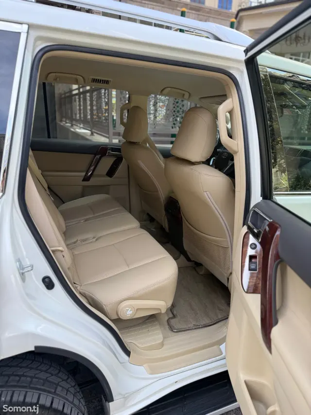 Toyota Land Cruiser Prado 2015 · 4.0 AT
