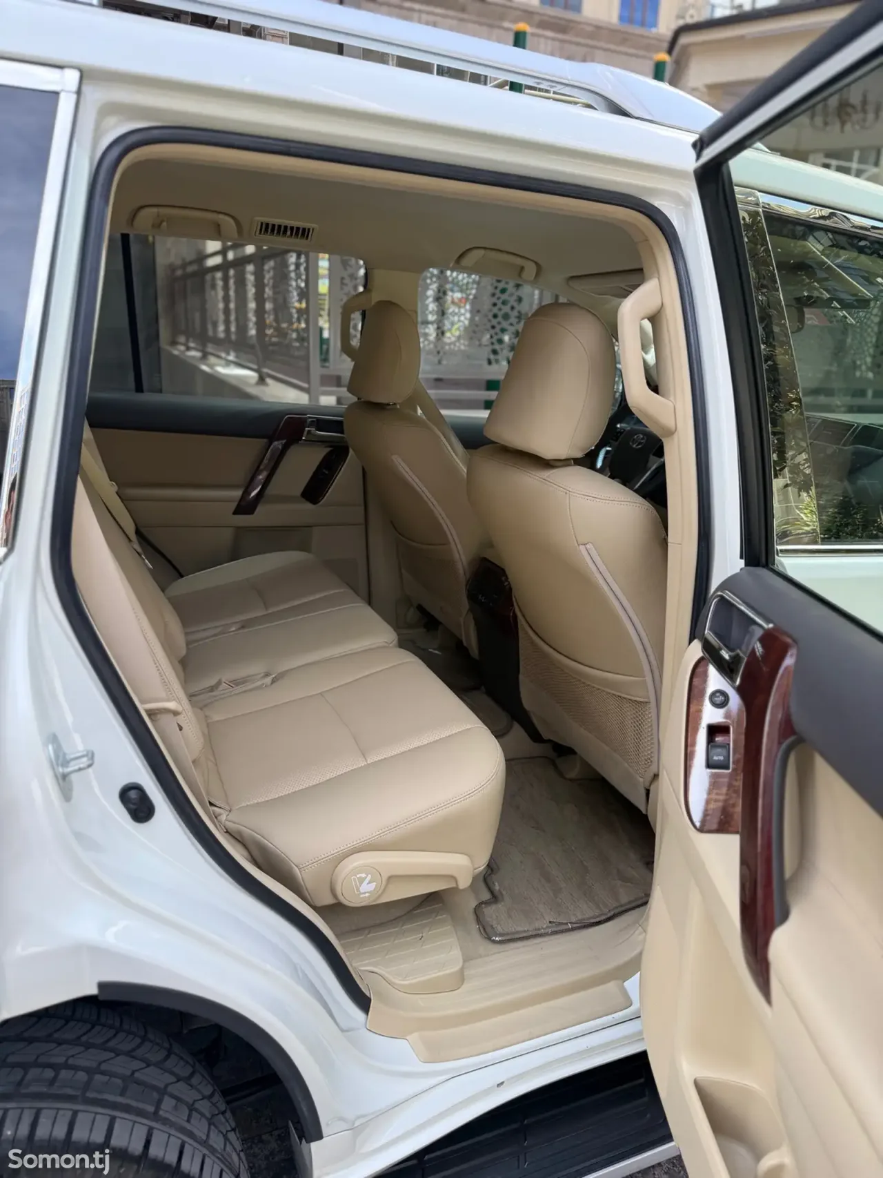 Toyota Land Cruiser Prado 2015 · 4.0 AT