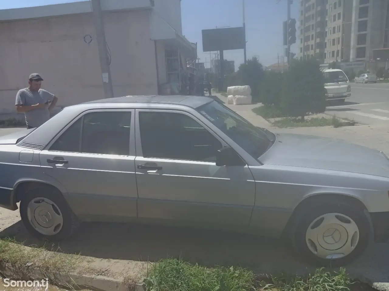Mercedes-Benz W201 1990 · 2.0 MT